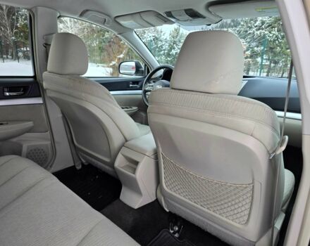 Білий Субару Аутбек, об'ємом двигуна 2.46 л та пробігом 189 тис. км за 8999 $, фото 13 на Automoto.ua