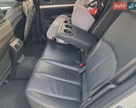 Белый Субару Аутбек, объемом двигателя 2.46 л и пробегом 257 тыс. км за 9900 $, фото 11 на Automoto.ua