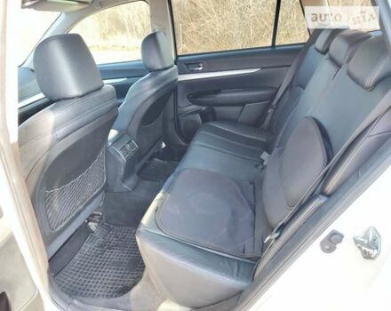 Белый Субару Аутбек, объемом двигателя 2.46 л и пробегом 250 тыс. км за 10000 $, фото 19 на Automoto.ua