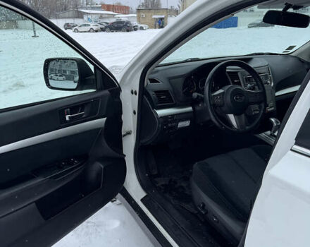 Білий Субару Аутбек, об'ємом двигуна 2.46 л та пробігом 210 тис. км за 8500 $, фото 11 на Automoto.ua