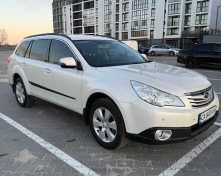 Белый Субару Аутбек, объемом двигателя 2.46 л и пробегом 200 тыс. км за 10000 $, фото 1 на Automoto.ua