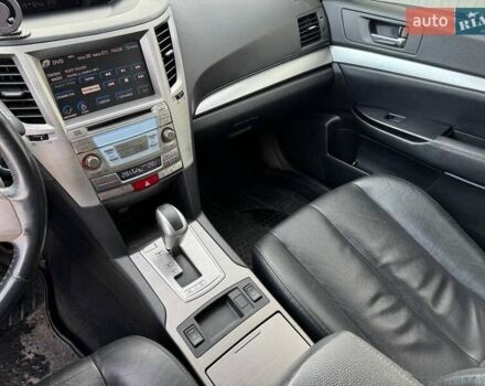 Білий Субару Аутбек, об'ємом двигуна 2.46 л та пробігом 305 тис. км за 9990 $, фото 23 на Automoto.ua