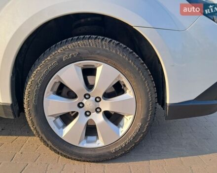 Белый Субару Аутбек, объемом двигателя 2.46 л и пробегом 257 тыс. км за 9900 $, фото 15 на Automoto.ua