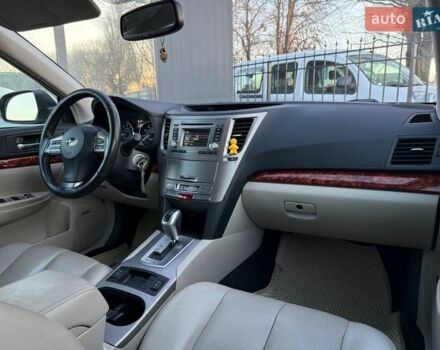 Білий Субару Аутбек, об'ємом двигуна 2.46 л та пробігом 320 тис. км за 9300 $, фото 30 на Automoto.ua