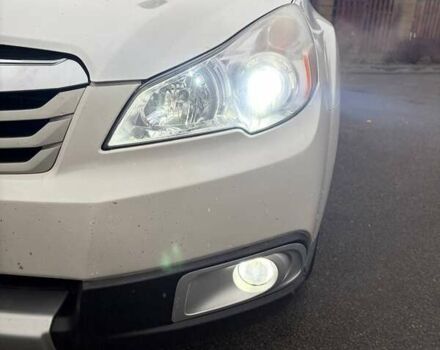 Белый Субару Аутбек, объемом двигателя 2.46 л и пробегом 312 тыс. км за 10000 $, фото 15 на Automoto.ua