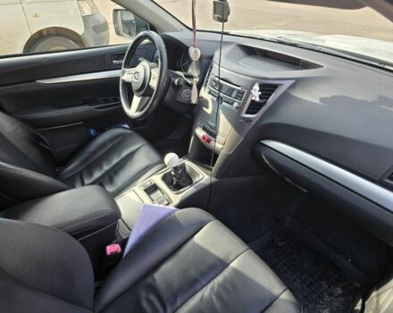 Білий Субару Аутбек, об'ємом двигуна 2 л та пробігом 290 тис. км за 6499 $, фото 7 на Automoto.ua