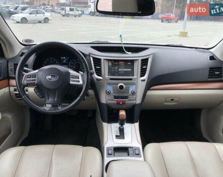 Белый Субару Аутбек, объемом двигателя 2.5 л и пробегом 165 тыс. км за 10500 $, фото 1 на Automoto.ua