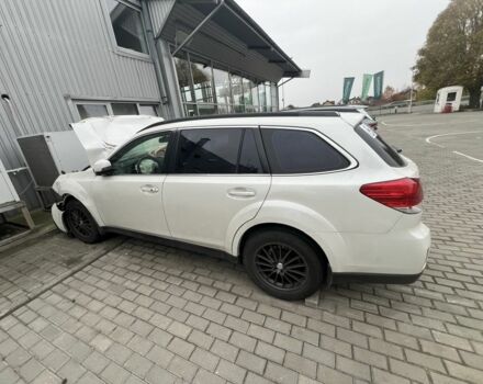 Белый Субару Аутбек, объемом двигателя 2.5 л и пробегом 175 тыс. км за 5000 $, фото 3 на Automoto.ua