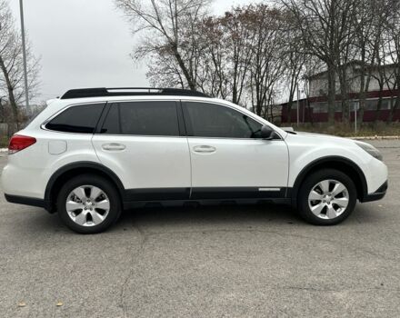 Белый Субару Аутбек, объемом двигателя 2.5 л и пробегом 205 тыс. км за 5999 $, фото 5 на Automoto.ua