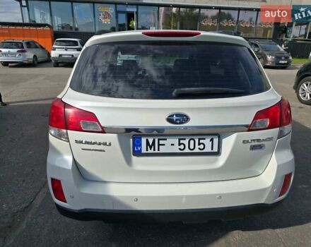 Білий Субару Аутбек, об'ємом двигуна 2.5 л та пробігом 290 тис. км за 6499 $, фото 5 на Automoto.ua