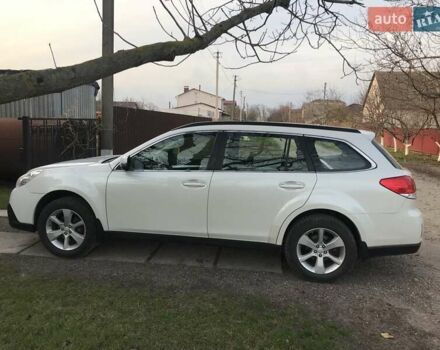 Белый Субару Аутбек, объемом двигателя 2.46 л и пробегом 189 тыс. км за 9100 $, фото 2 на Automoto.ua