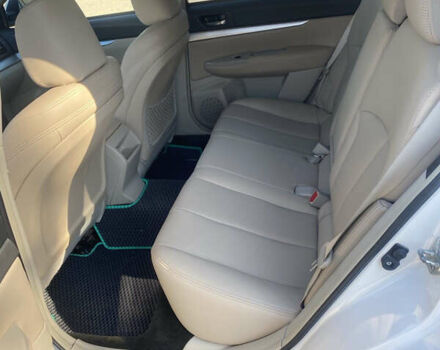 Белый Субару Аутбек, объемом двигателя 2.5 л и пробегом 95 тыс. км за 11300 $, фото 7 на Automoto.ua