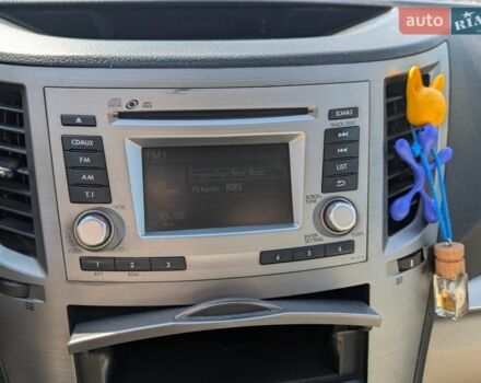 Білий Субару Аутбек, об'ємом двигуна 2.46 л та пробігом 296 тис. км за 10700 $, фото 4 на Automoto.ua