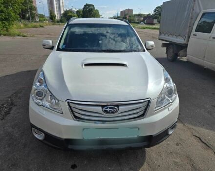 Белый Субару Аутбек, объемом двигателя 0 л и пробегом 290 тыс. км за 6497 $, фото 6 на Automoto.ua