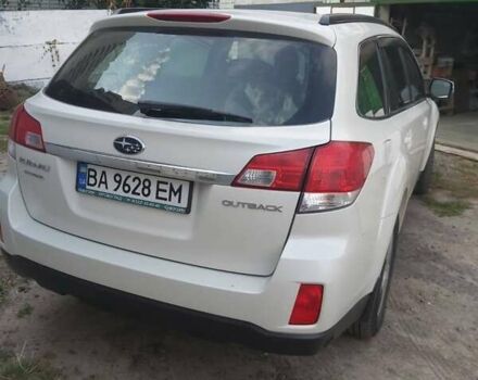 Белый Субару Аутбек, объемом двигателя 2.46 л и пробегом 227 тыс. км за 9600 $, фото 1 на Automoto.ua