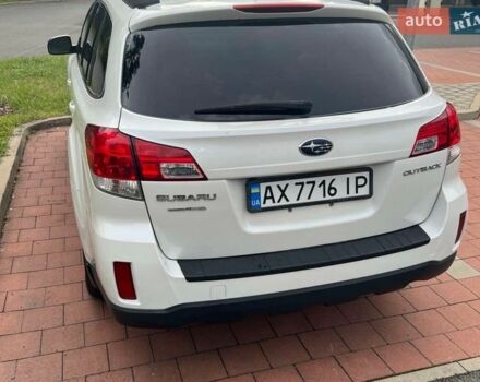 Белый Субару Аутбек, объемом двигателя 2.46 л и пробегом 223 тыс. км за 12000 $, фото 2 на Automoto.ua