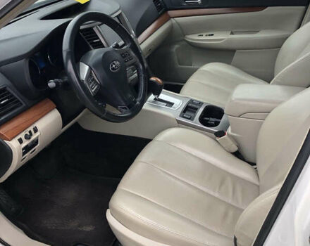 Белый Субару Аутбек, объемом двигателя 2.5 л и пробегом 165 тыс. км за 10500 $, фото 3 на Automoto.ua