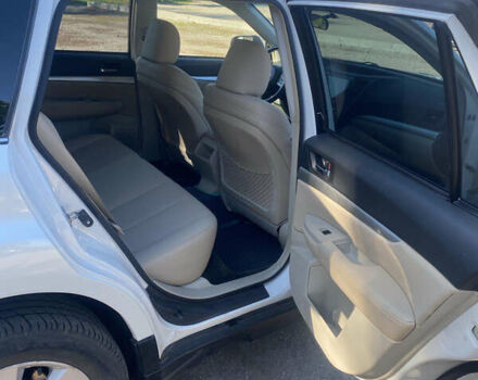 Белый Субару Аутбек, объемом двигателя 2.5 л и пробегом 95 тыс. км за 11300 $, фото 6 на Automoto.ua