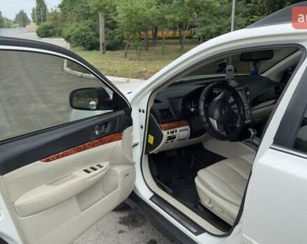 Білий Субару Аутбек, об'ємом двигуна 2.46 л та пробігом 268 тис. км за 9800 $, фото 14 на Automoto.ua