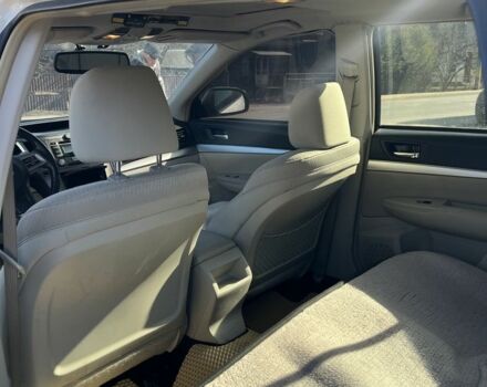 Білий Субару Аутбек, об'ємом двигуна 2.5 л та пробігом 130 тис. км за 8999 $, фото 4 на Automoto.ua