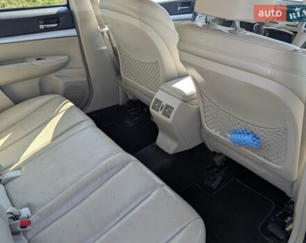 Білий Субару Аутбек, об'ємом двигуна 2.46 л та пробігом 296 тис. км за 10700 $, фото 2 на Automoto.ua