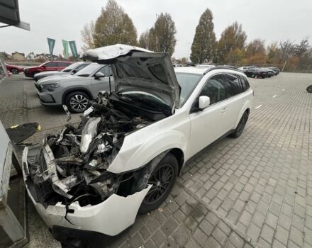 Белый Субару Аутбек, объемом двигателя 2.5 л и пробегом 175 тыс. км за 5000 $, фото 4 на Automoto.ua