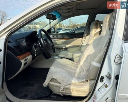 Білий Субару Аутбек, об'ємом двигуна 2.5 л та пробігом 254 тис. км за 11000 $, фото 9 на Automoto.ua