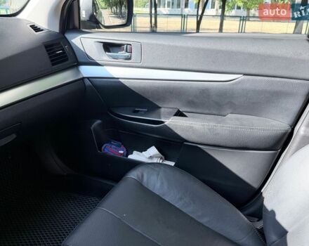 Білий Субару Аутбек, об'ємом двигуна 2.46 л та пробігом 180 тис. км за 10499 $, фото 33 на Automoto.ua