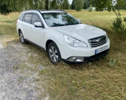 Белый Субару Аутбек, объемом двигателя 2.5 л и пробегом 270 тыс. км за 9500 $, фото 4 на Automoto.ua