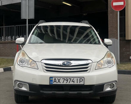 Белый Субару Аутбек, объемом двигателя 2.5 л и пробегом 153 тыс. км за 9399 $, фото 1 на Automoto.ua