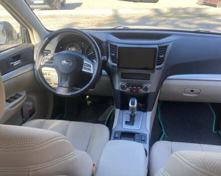 Белый Субару Аутбек, объемом двигателя 2.5 л и пробегом 95 тыс. км за 11300 $, фото 3 на Automoto.ua