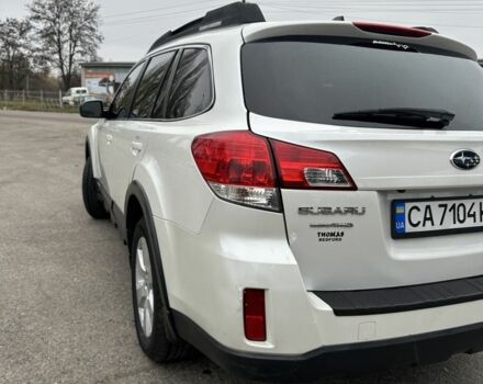 Белый Субару Аутбек, объемом двигателя 2.5 л и пробегом 205 тыс. км за 5999 $, фото 2 на Automoto.ua