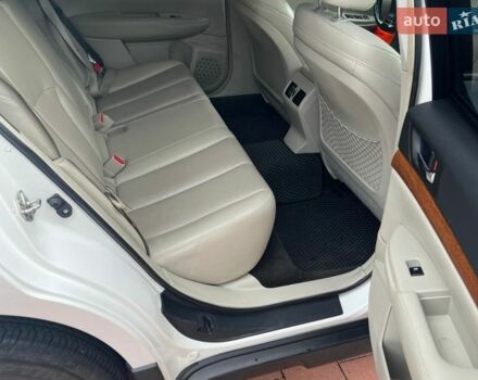 Белый Субару Аутбек, объемом двигателя 2.46 л и пробегом 223 тыс. км за 12000 $, фото 4 на Automoto.ua