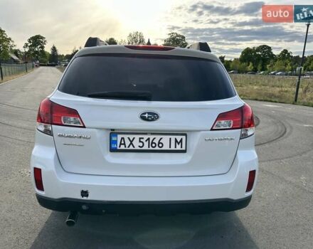 Белый Субару Аутбек, объемом двигателя 2.46 л и пробегом 256 тыс. км за 9900 $, фото 2 на Automoto.ua