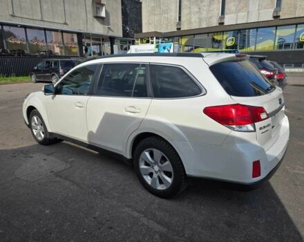 Белый Субару Аутбек, объемом двигателя 0 л и пробегом 290 тыс. км за 6497 $, фото 2 на Automoto.ua