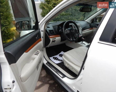 Белый Субару Аутбек, объемом двигателя 2.46 л и пробегом 240 тыс. км за 10890 $, фото 48 на Automoto.ua