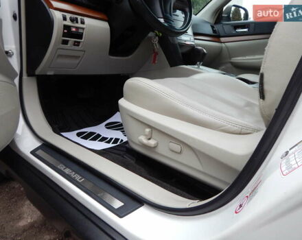 Белый Субару Аутбек, объемом двигателя 2.46 л и пробегом 240 тыс. км за 10890 $, фото 50 на Automoto.ua