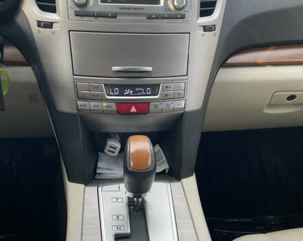 Білий Субару Аутбек, об'ємом двигуна 2.5 л та пробігом 240 тис. км за 8787 $, фото 12 на Automoto.ua