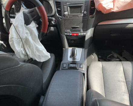 Білий Субару Аутбек, об'ємом двигуна 0 л та пробігом 120 тис. км за 2650 $, фото 3 на Automoto.ua