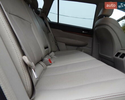 Белый Субару Аутбек, объемом двигателя 2.46 л и пробегом 240 тыс. км за 10890 $, фото 90 на Automoto.ua