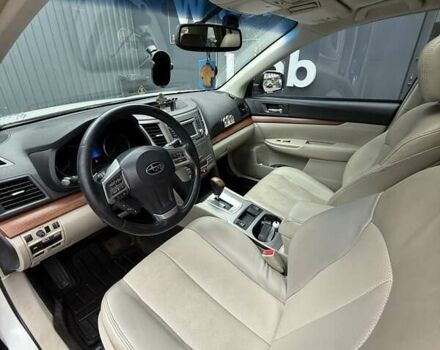 Білий Субару Аутбек, об'ємом двигуна 2.46 л та пробігом 220 тис. км за 12499 $, фото 9 на Automoto.ua