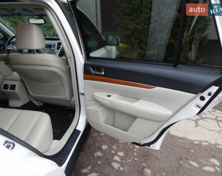 Белый Субару Аутбек, объемом двигателя 2.46 л и пробегом 240 тыс. км за 10890 $, фото 89 на Automoto.ua