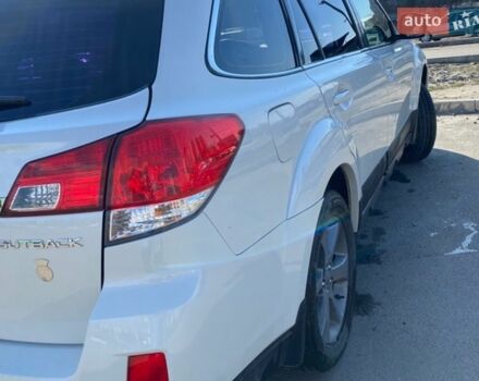 Белый Субару Аутбек, объемом двигателя 2.46 л и пробегом 185 тыс. км за 12400 $, фото 6 на Automoto.ua