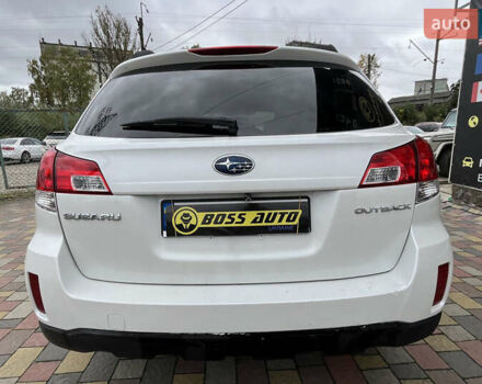 Белый Субару Аутбек, объемом двигателя 2.5 л и пробегом 218 тыс. км за 11000 $, фото 4 на Automoto.ua