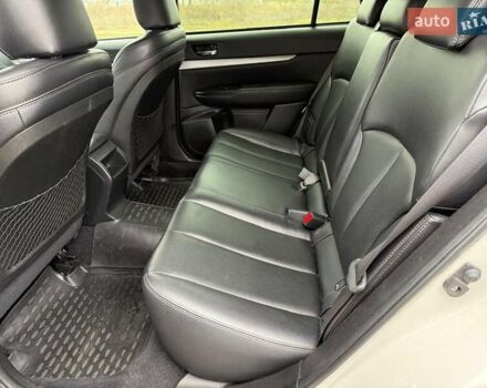 Білий Субару Аутбек, об'ємом двигуна 2.46 л та пробігом 160 тис. км за 12400 $, фото 3 на Automoto.ua