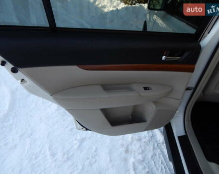 Белый Субару Аутбек, объемом двигателя 2.5 л и пробегом 240 тыс. км за 9990 $, фото 57 на Automoto.ua