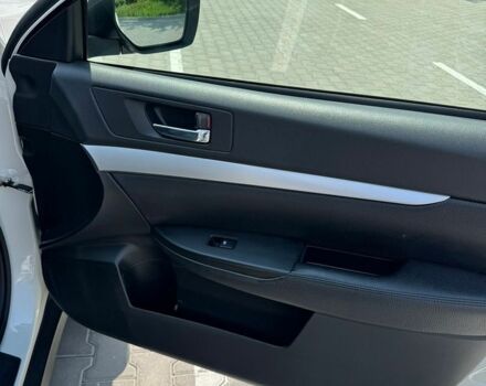 Белый Субару Аутбек, объемом двигателя 2 л и пробегом 150 тыс. км за 7900 $, фото 19 на Automoto.ua