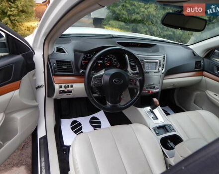 Белый Субару Аутбек, объемом двигателя 2.46 л и пробегом 240 тыс. км за 10890 $, фото 49 на Automoto.ua