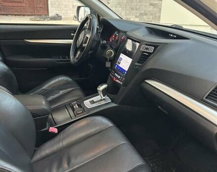 Белый Субару Аутбек, объемом двигателя 2 л и пробегом 255 тыс. км за 9700 $, фото 7 на Automoto.ua