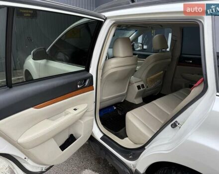 Белый Субару Аутбек, объемом двигателя 2.46 л и пробегом 220 тыс. км за 11499 $, фото 6 на Automoto.ua